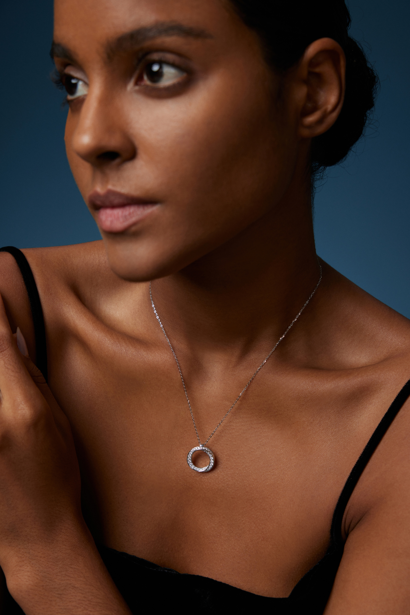 18K White Gold Circle Pendant Necklace with Lab Grown Diamonds