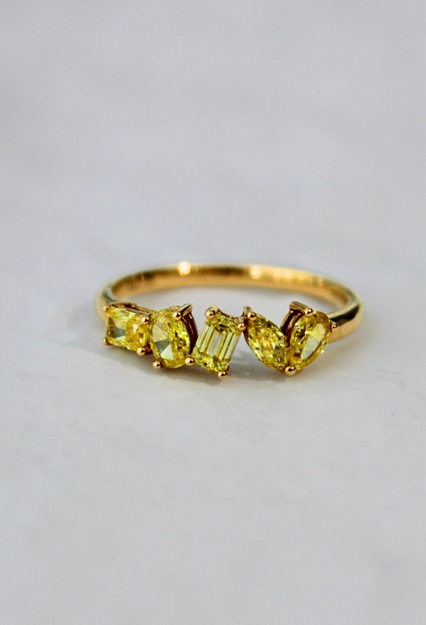 Mehrsteiniger Gelber Diamant-Ring