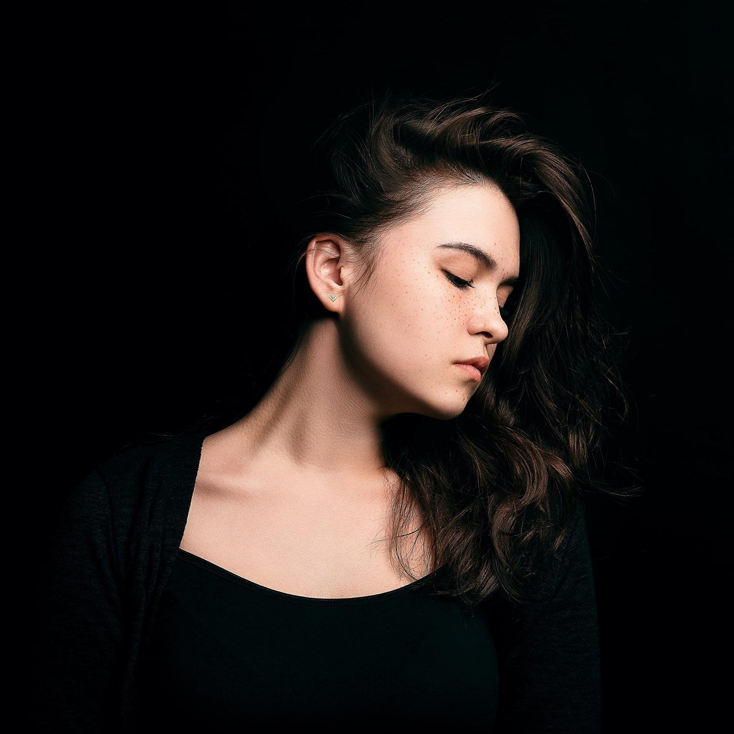 Sternvoll® Damen Ohrstecker aus 925 Sterling Silber mit Zirkonia Steinen in Doppel V - Form - Sternvoll Jewelry color-gold