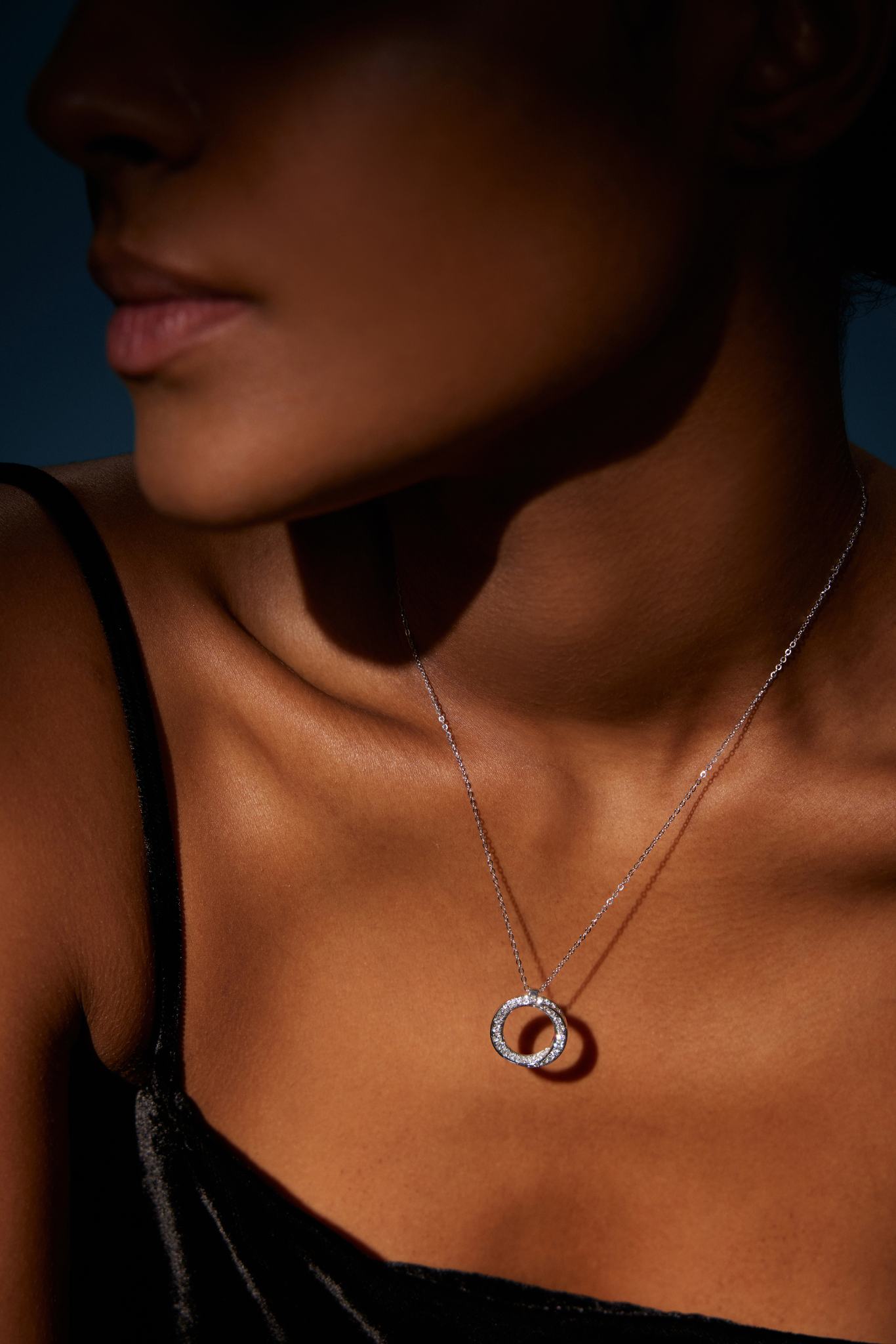 18K White Gold Circle Pendant Necklace with Lab Grown Diamonds