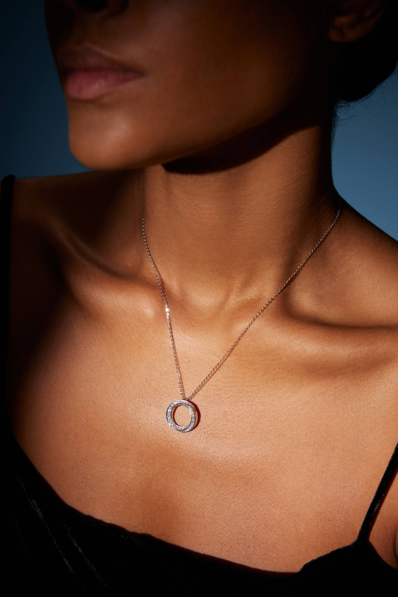 18K White Gold Circle Pendant Necklace with Lab Grown Diamonds