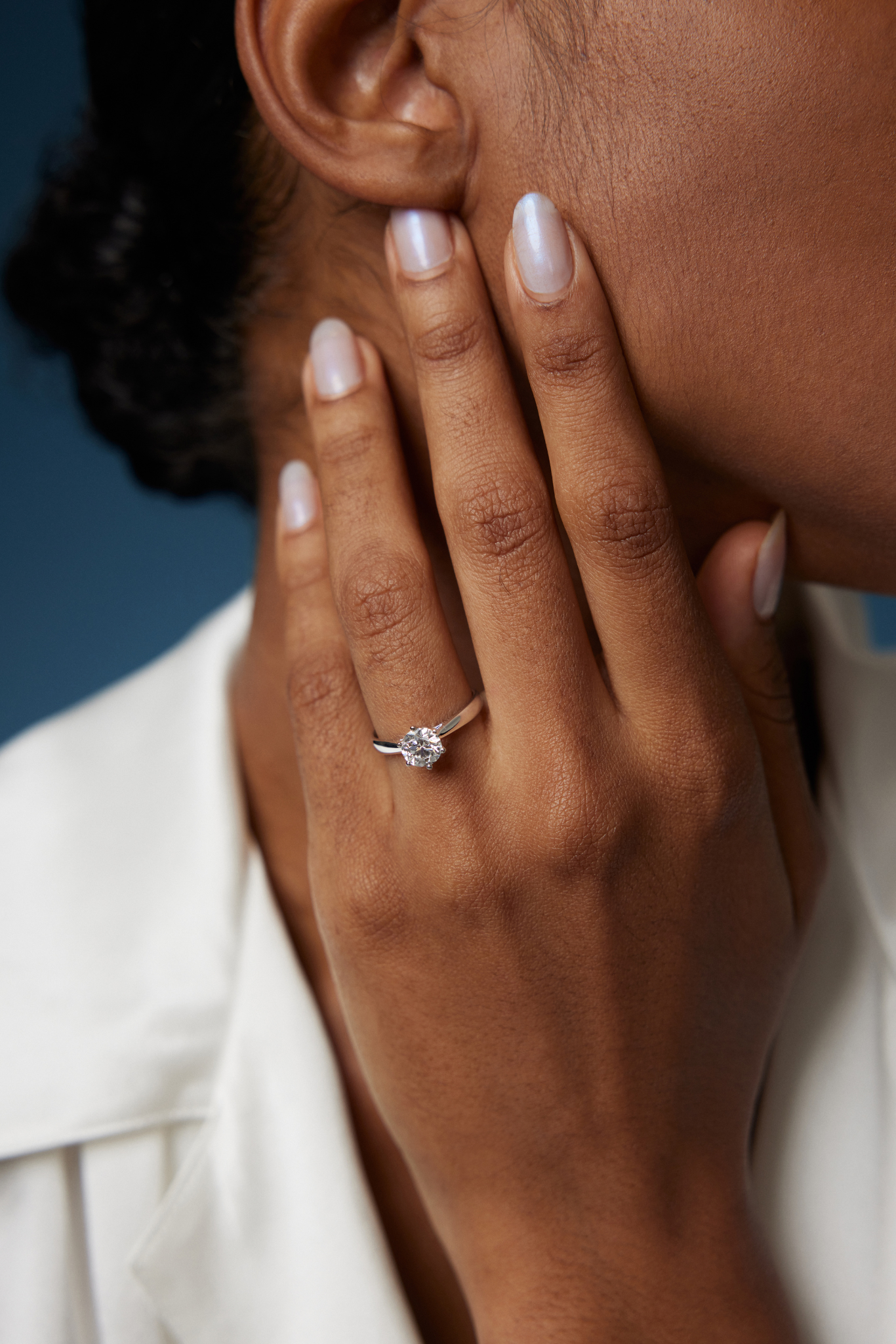 18k White Gold Classic Solitaire Engagement Ring with Round Brilliant Lab Grown Diamond