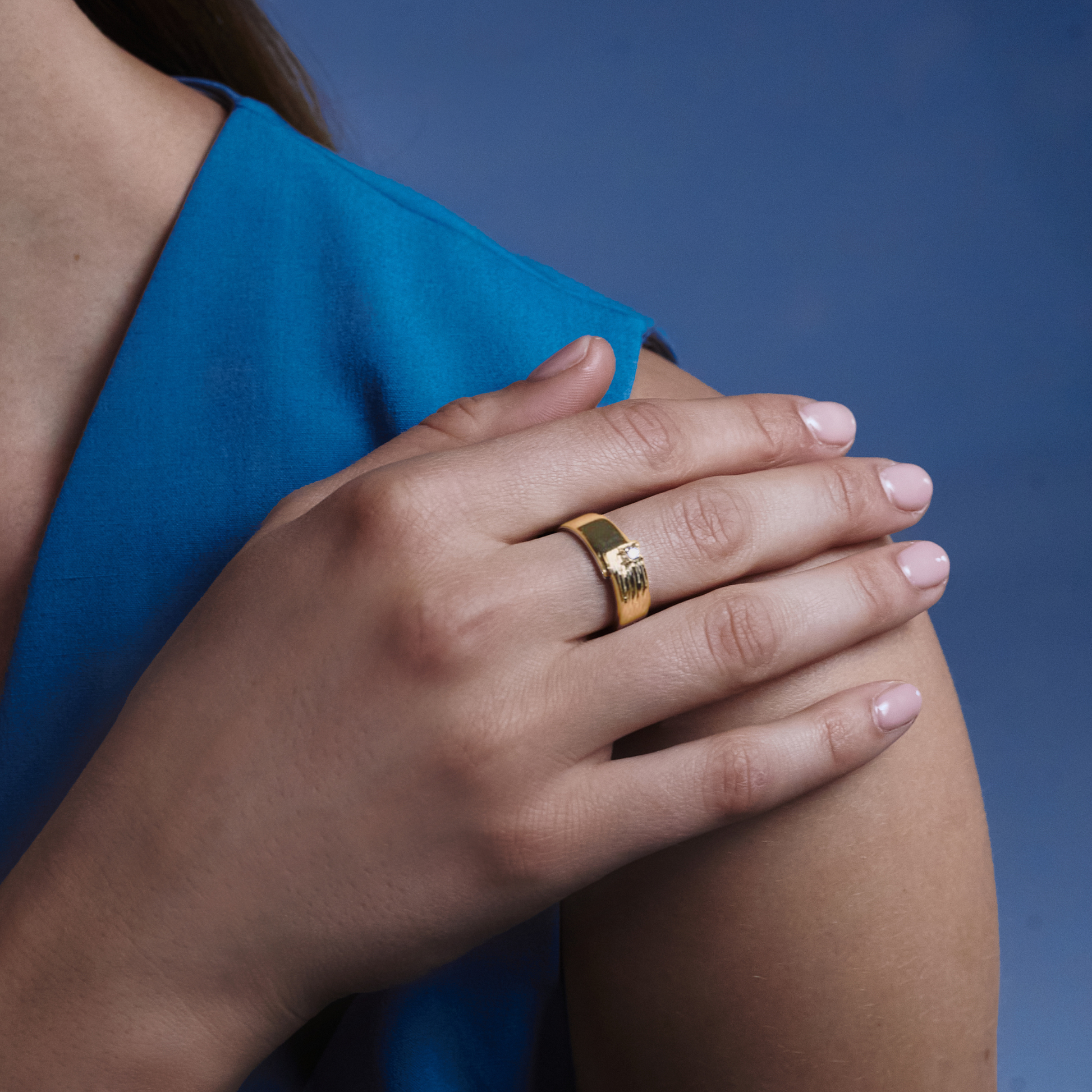 color-gold